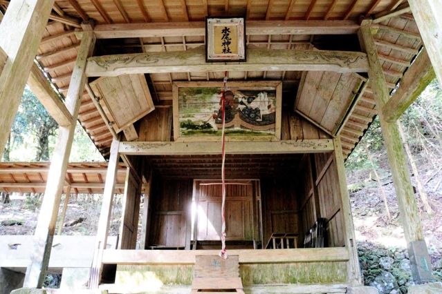 市内で唯一の弓引き行事が行われる水尾神社。本殿は市文化財に指定されている＝姫路市安富町関