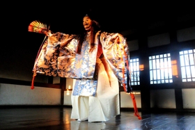 非公開の姫路城「イの渡櫓」で披露された能＝姫路市本町