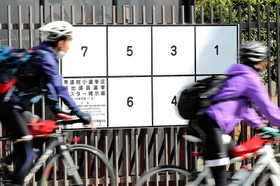 姫路市内８００カ所以上に設置された衆院選のポスター掲示板。４年ぶりに審判の機会が巡ってくる＝姫路市本町