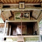 市内で唯一の弓引き行事が行われる水尾神社。本殿は市文化財に指定されている＝姫路市安富町関