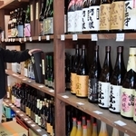 日本各地の銘酒を扱う酒販店。飲食店の時短営業解除で、ようやく商品が動き始めたが…＝姫路市白浜町乙