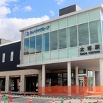 完成した関西陸運の本社屋。建物正面には「太市駅」ともあり、来春には周辺の広場整備も完了する見通し＝姫路市相野
