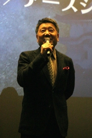 「燃えよ剣」の上映後に舞台あいさつをする原田真人監督＝アースシネマズ姫路