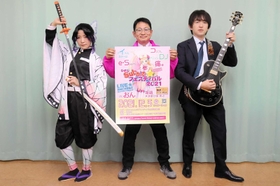 イベントをＰＲする岩井靖夫実行委員長（中央）ら＝姫路市下寺町