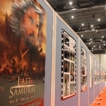 「ラストサムライ」など、姫路でロケを行った映画のポスターや撮影風景などを紹介するパネル展＝アクリエひめじ