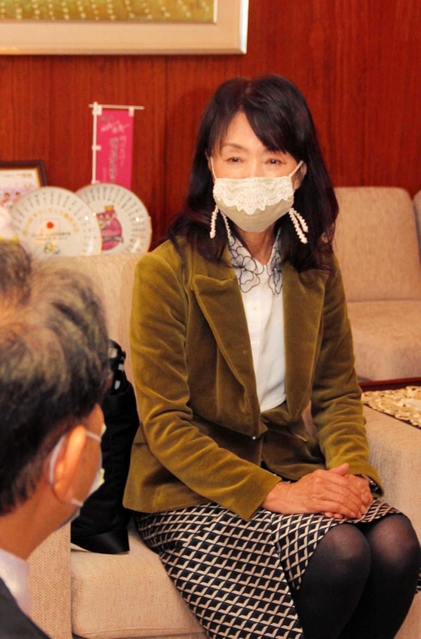 姫路市のふるさと大使に任命された玉岡かおるさん＝姫路市安田４