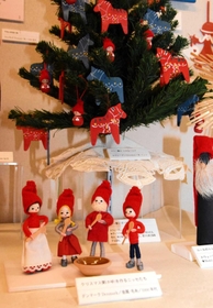 家の守り神とされ、クリスマスに活躍する北欧の妖精の人形＝姫路市香寺町中仁野