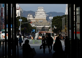 ＪＲ姫路駅から姫路城を望む
