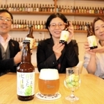 新商品「はりまで育てたビール　ＩＰＡ」をアピールする「はりまグリーンラボ」のメンバーたち＝姫路市東雲町４