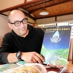 「ワカメタマゴ」のペンネームで漫画を出版したペルー・フレデリックさん＝姫路市安富町