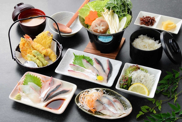 姫路まえどれ市場の「ぼうぜ鯖御膳」（姫路農業改良普及センター提供）