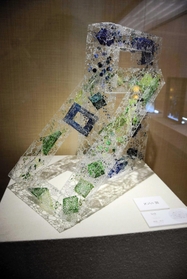 葉脈のような繊細な細工が施されたオブジェ＝姫路市書写