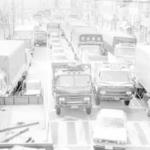 混雑する姫路バイパス開業前の国道２号＝１９７３年３月