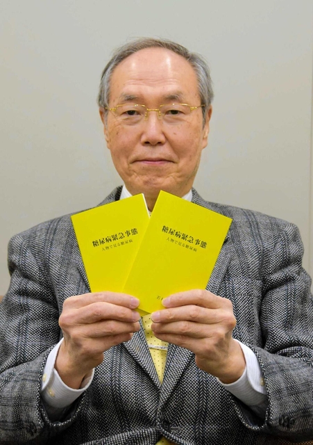 歴史的人物の生活習慣病について解説する「糖尿病緊急事態」を書いた若林利光さん＝姫路市内