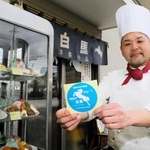 多くのファンに愛されるレストラン「白馬」の岡本章生さん＝姫路市広峰１