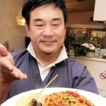 肉を使っていないスパゲティ。素揚げした野菜が添えられ、ボリュームも満点だ＝杵屋二階町本店