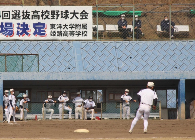 東洋大姫路が練習試合 選手一回りたくましく、保護者やファン活躍
