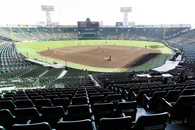 甲子園球場＝西宮市（資料写真）