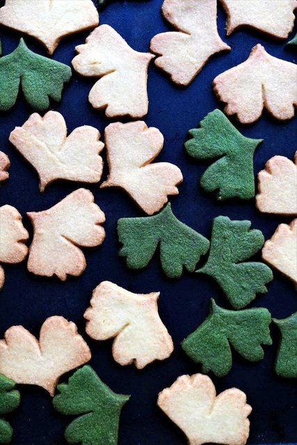 ２人の軍師にちなんでつくった新しいクッキー「二兵衛」（甘音屋提供）