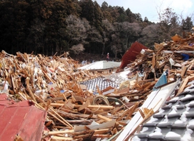 南三陸町では河川にがれきが積み重なり、なすすべがなかった（姫路市消防局提供）