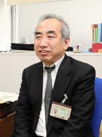 子どものワクチン接種について解説する毛利好孝・姫路市保健所長＝同市坂田町