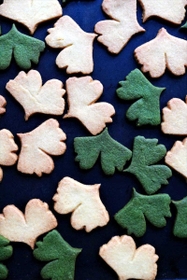 ２人の軍師にちなんでつくった新しいクッキー「二兵衛」（甘音屋提供）