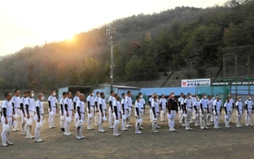 練習を終えた選手。甲子園での決戦が間近に迫る＝姫路市打越（撮影・大山伸一郎）