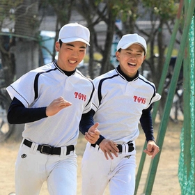 練習中の選手ら＝姫路市打越（撮影・大山伸一郎）