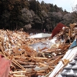 南三陸町では河川にがれきが積み重なり、なすすべがなかった（姫路市消防局提供）