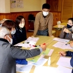 太市地区のお薦めスポットを話し合う地元住民＝姫路市相野