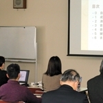 成人年齢の引き下げに伴う注意点などが解説されたセミナー＝姫路職員福利センター