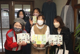 スタンプラリーをＰＲする長谷川緑さん（前列中央）、植竹美智子さん（後列右）ら＝姫路市飾東町庄