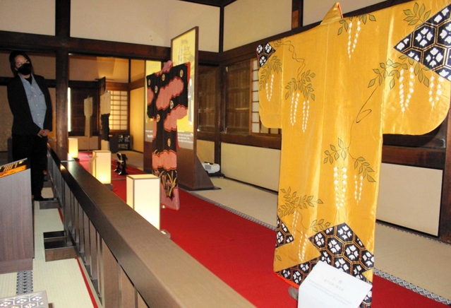 史料を基に姫路市が復元した千姫と本多忠刻の着物＝姫路市本町