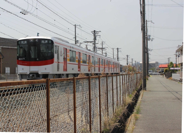 山陽網干駅を出発し、平松駅へ向かう網干線の電車。見つかった図面では、この付近から赤穂へ向かう路線が分岐する予定だった＝姫路市網干区北新在家