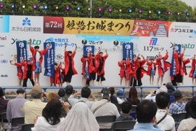 大手前公園のステージも盛り上がりを見せた＝姫路市本町