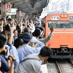 大阪環状線で最後の運行を終えた１０３系＝２０１７年１０月、ＪＲ京橋駅