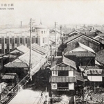 １９３５（昭和１０）年ごろの絵はがきに写る旧網干銀行の建物。近くの火の見やぐらから撮影されたとみられる＝姫路市網干区新在家