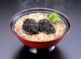 えきそば真っ黒田（まねき食品提供）