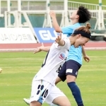 ゴールを決め、喜び駆け出すＦＷ千葉園子＝明石公園きしろスタジアム