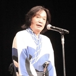 就任式で意気込みを語る河内家菊水丸さん＝姫路市西駅前町