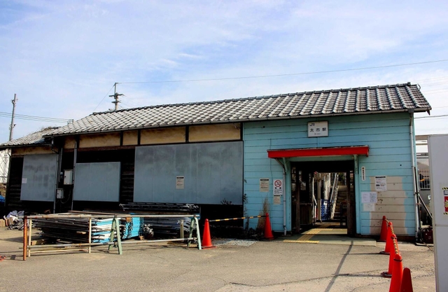 解体前の旧駅舎＝姫路市相野（２０２１年３月）