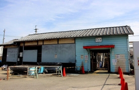 解体前の旧駅舎＝姫路市相野（２０２１年３月）