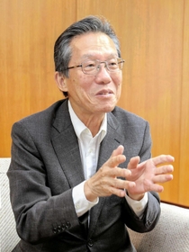 観光やものづくりの取り組みについて語る姫路商工会議所の齋木俊治郎会頭＝姫路市下寺町