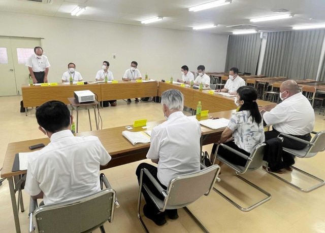 福崎、夢前両高校の統合を議論する検討委員会の初会合＝福崎町福田
