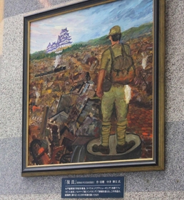 姫路市平和資料館に寄贈された絵画「復員」。焼け野原になった姫路の街を走る「がれき列車」が描かれている＝姫路市西延末