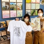多彩なグッズが並ぶ店内＝姫路市本町