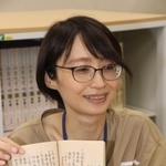 「御産一件　天」の内容を読み解いた三角菜緒さん＝姫路市立城郭研究室