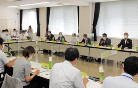 高校再編など地域の課題を話し合う出席者＝姫路市北条１