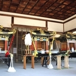 拝殿で行われた神事＝姫路市白浜町、松原八幡神社