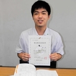 在校生として初めて日商簿記検定１級に合格した福原太郎さん＝姫路市井ノ口